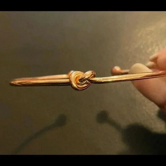 SALE* Gold Double layer arrow and knot bracelets - Picture 4 of 5